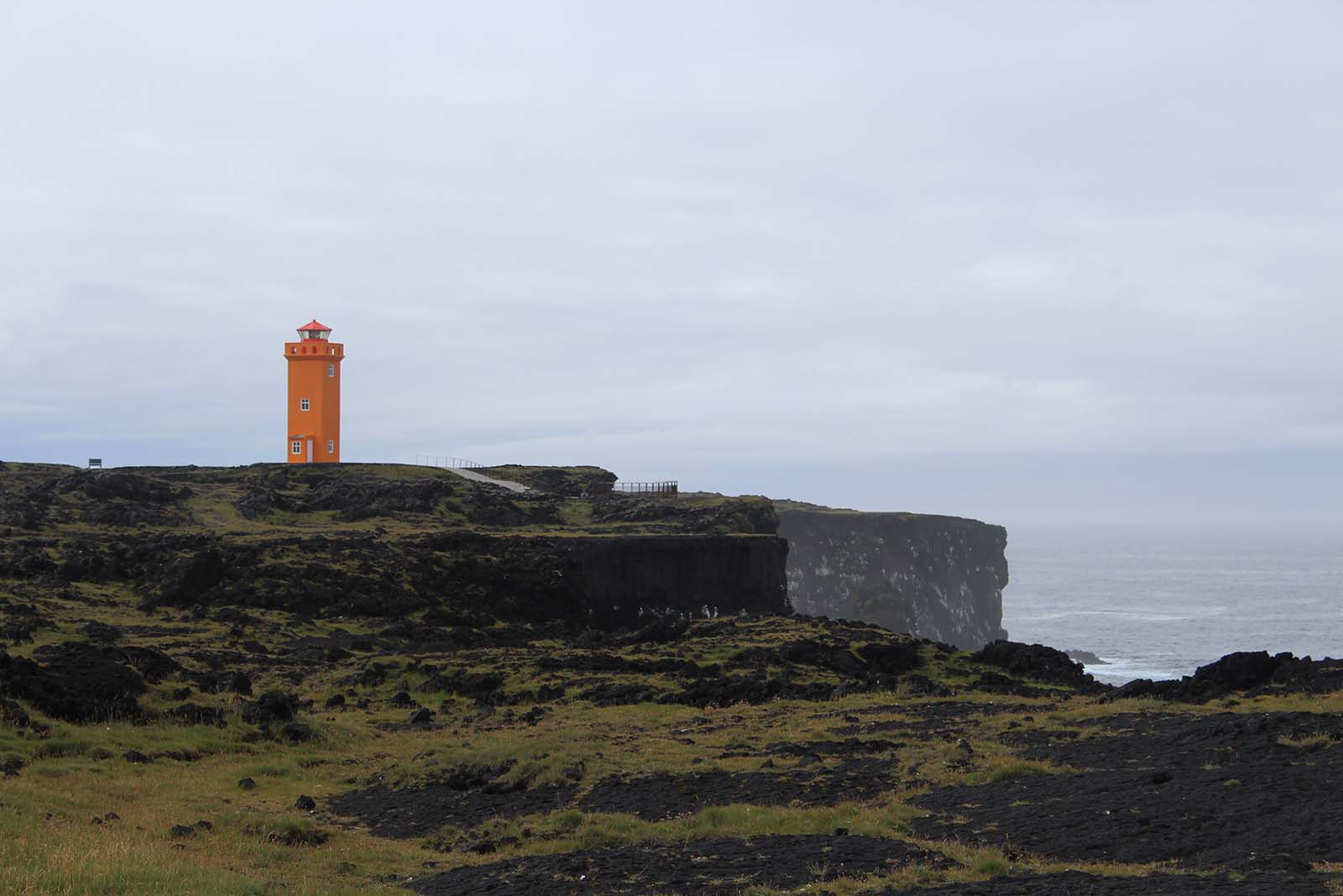 il faro arancione di Svortuloft sulla penisola di Snæfellsnes in Islanda - blog di viaggi 