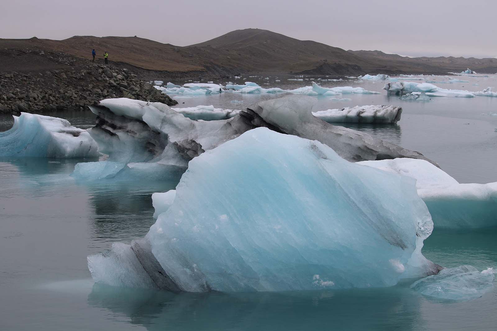gli iceberg all'interno del lago glaciale di Jökulsárlón in Islanda - blog di viaggi