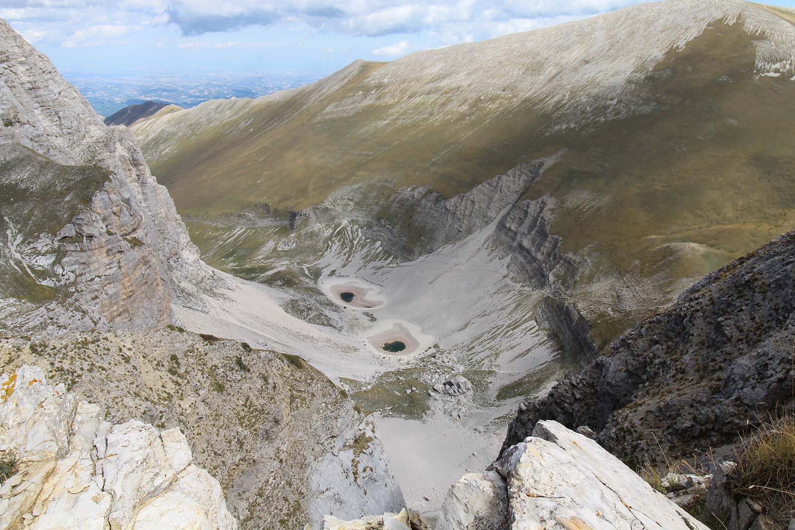 Il lago di Pilato visto dalla cima - blog di viaggi