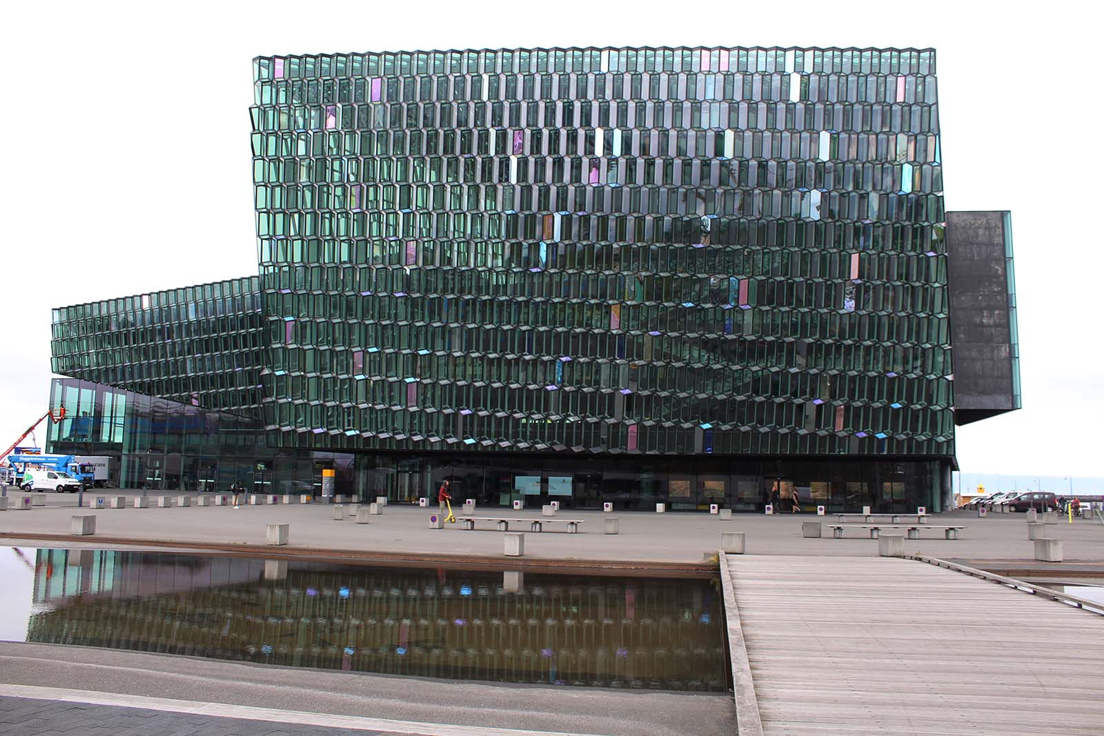 l'edificio moderno dell'Harpa di Reykjavik - blog di viaggi