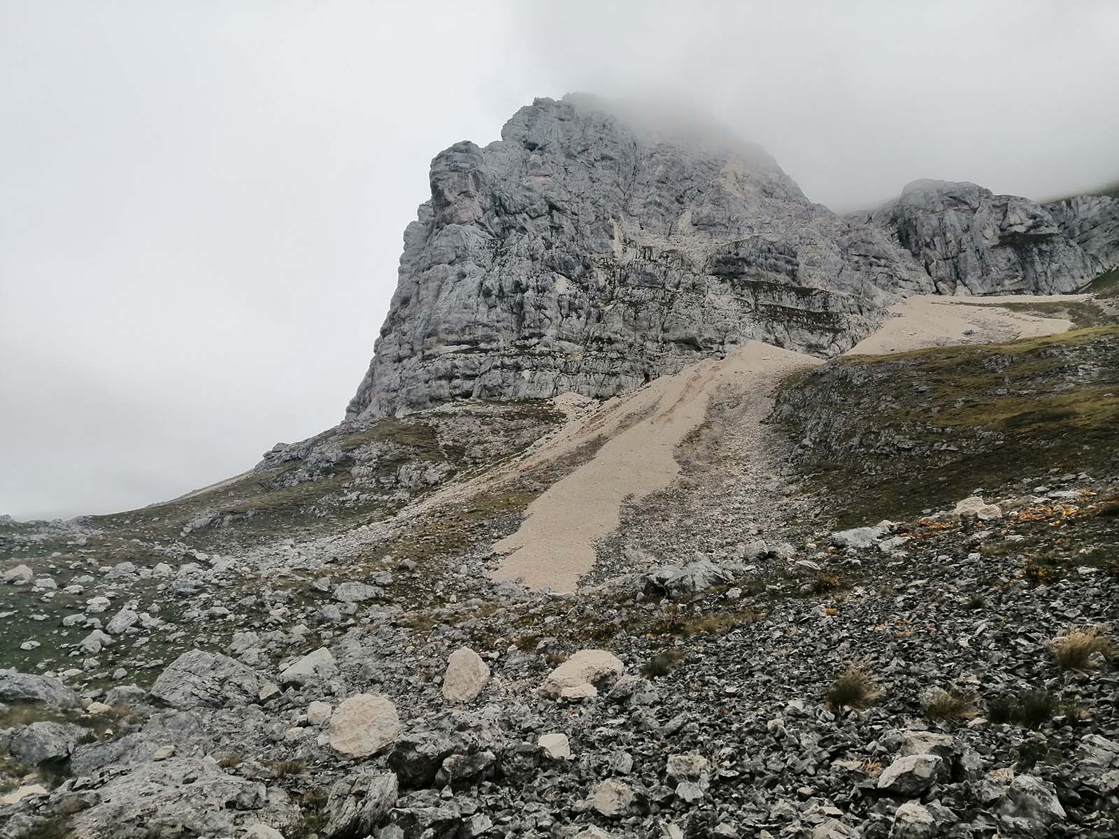 La montagna pizzo del diavolo vista dal lago di Pilato - blog di viaggi