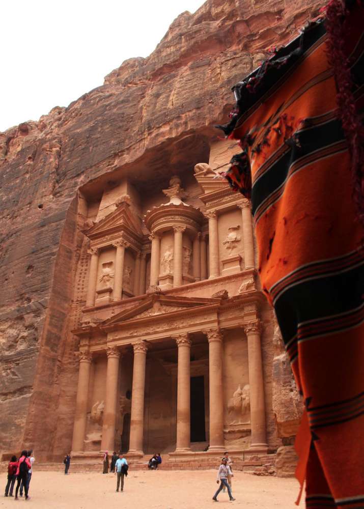 Un altro scorcio della facciata del tesoro di Petra in Giordania - blog di viaggi