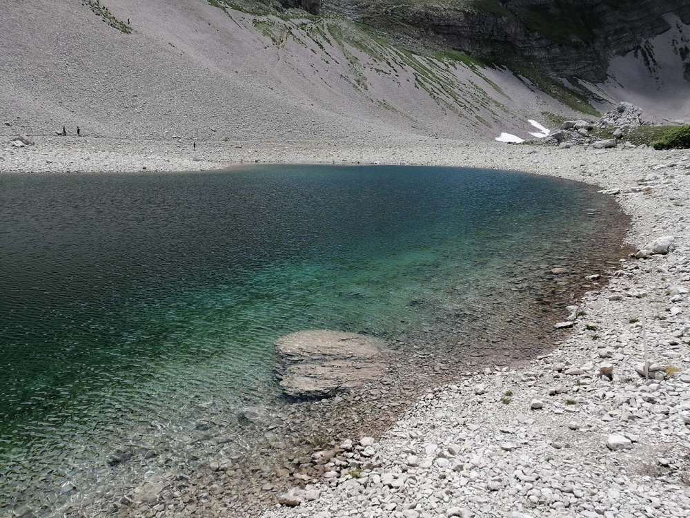 acqua cristallina del lago di Pilato - blog di viaggi