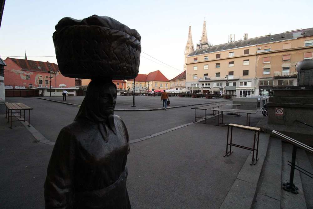 La statua che simboleggia il mercato Dolac a Zagabria - blog di viaggi