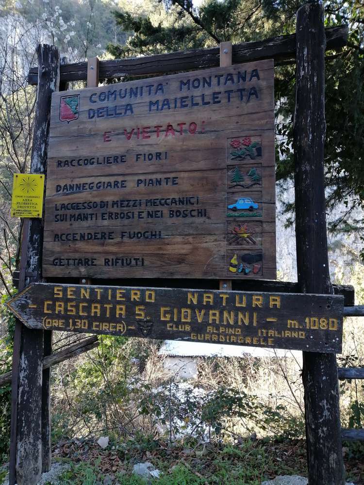 sentiero per raggiungere la cascata di San Giovanni in Abruzzo - blog di viaggi
