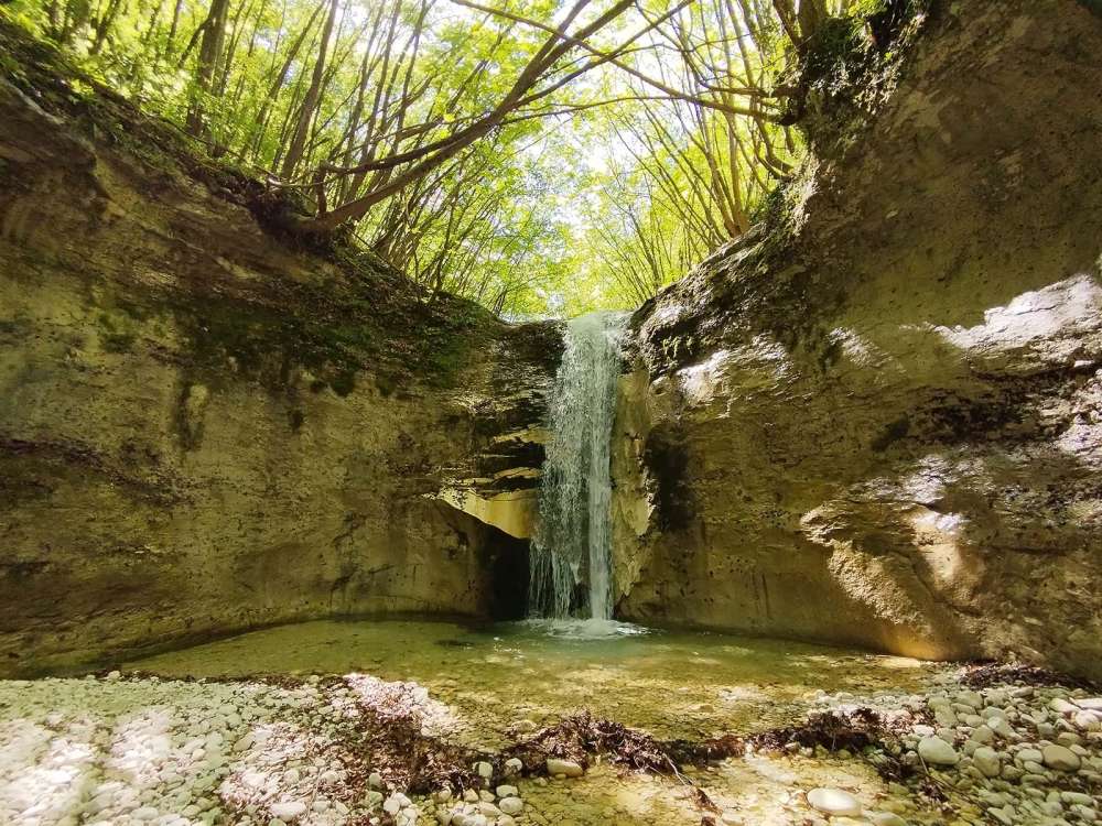 sentiero per arrivare alla cascata del Linaro da Pennapiedimonte - blog di viaggi