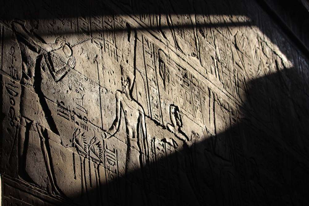 gioco di luci al tempio di Luxor in Egitto - blog di viaggi