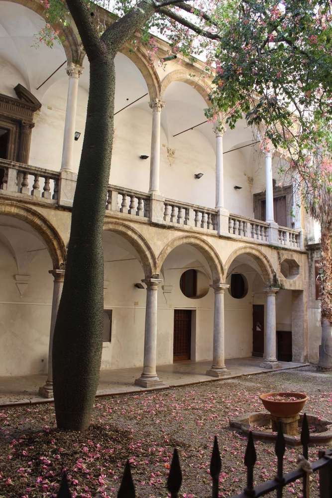 il cortile interno dell'Oratorio di Santa Cita a Palermo - blog di viaggi