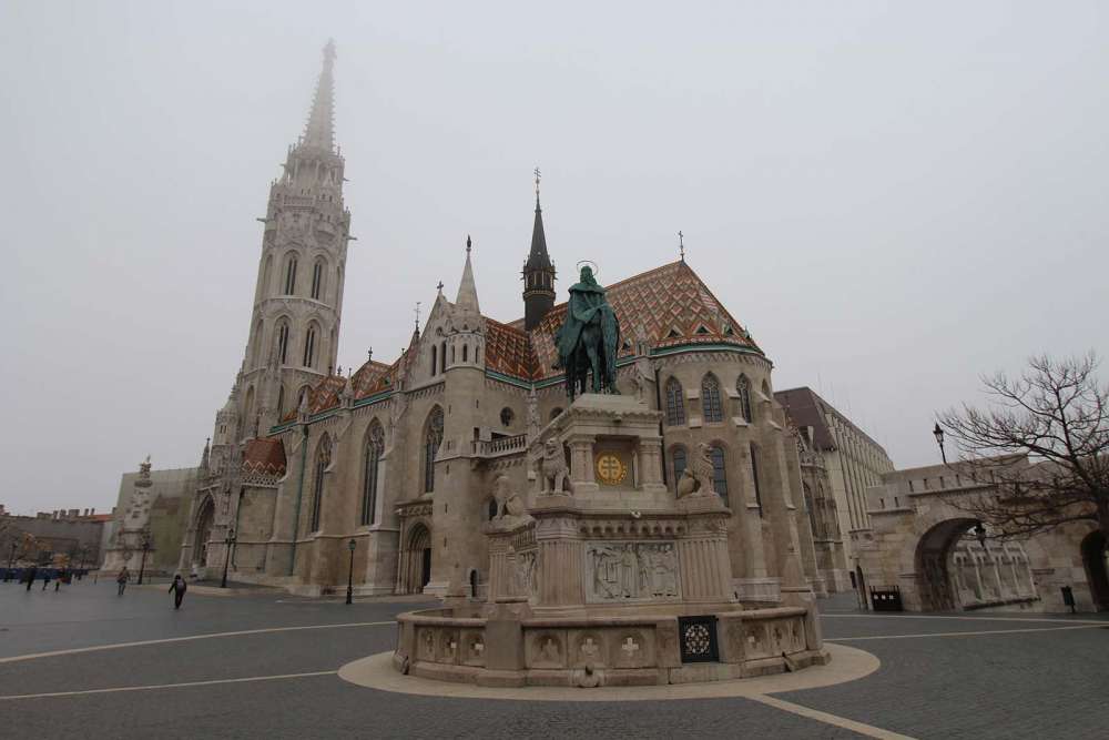 Chiesa di Mattia vista dal Bastione dei Pescatori a Budapest - blog di viaggi
