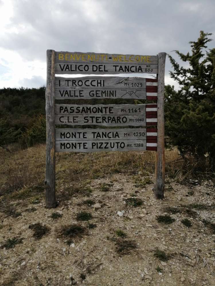 indicazione sentieri di trekking nella Sabina sul Monte Tancia - blog di viaggi