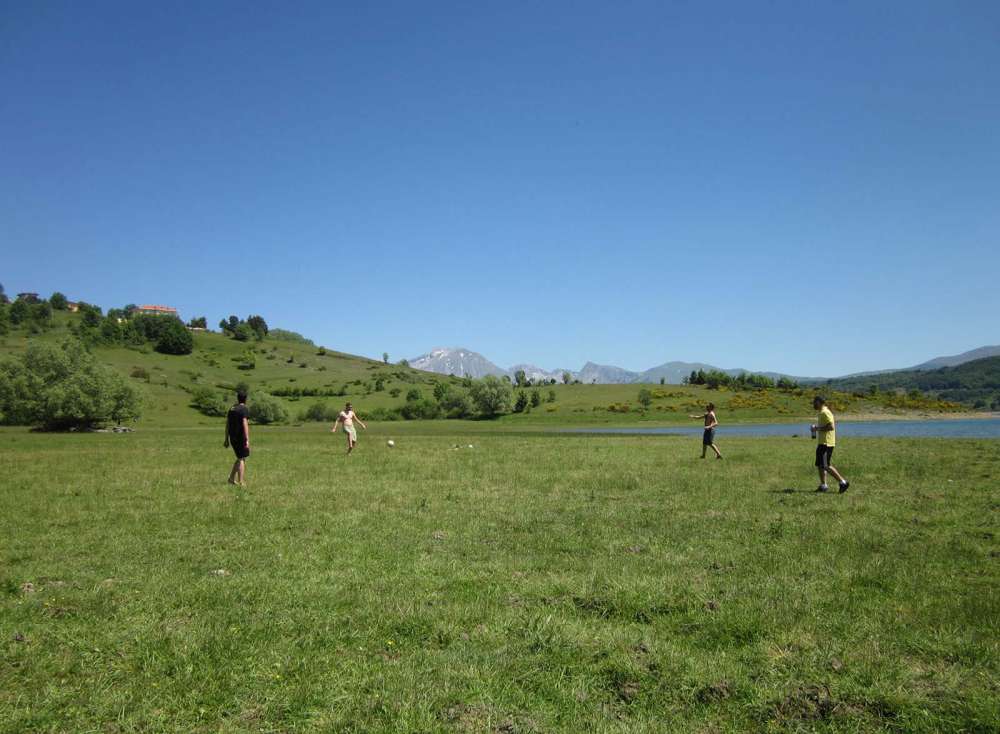 cosa fare sul lago di Campotosto: consigli di viaggio in Abruzzo - blog di viaggi