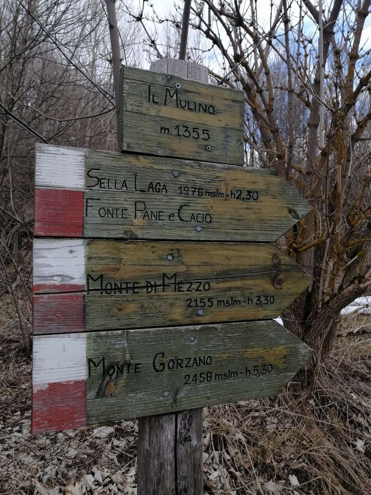 escursioni di trekking in partenza dal lago di campotosto - blog di viaggi