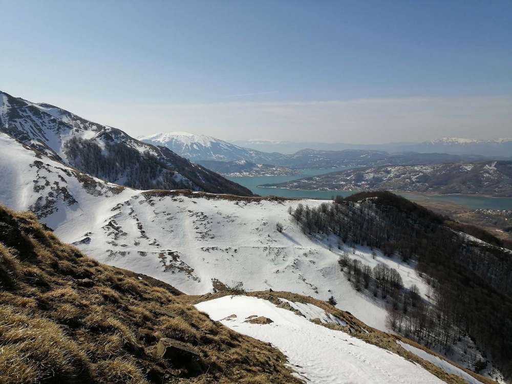 Panorama sul lago di Campotosto - blog di viaggi