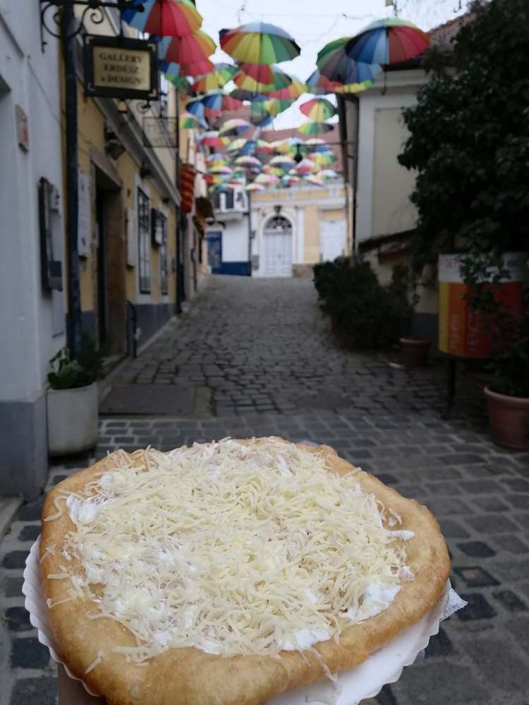 mangiare il miglior Langos a Budapest - blog di viaggi