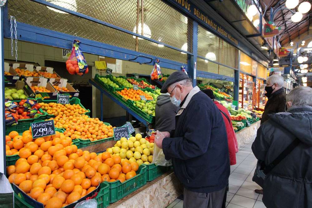 all'interno del mercato Nagy Vásárcsarnok di Budapest - blog di viaggi