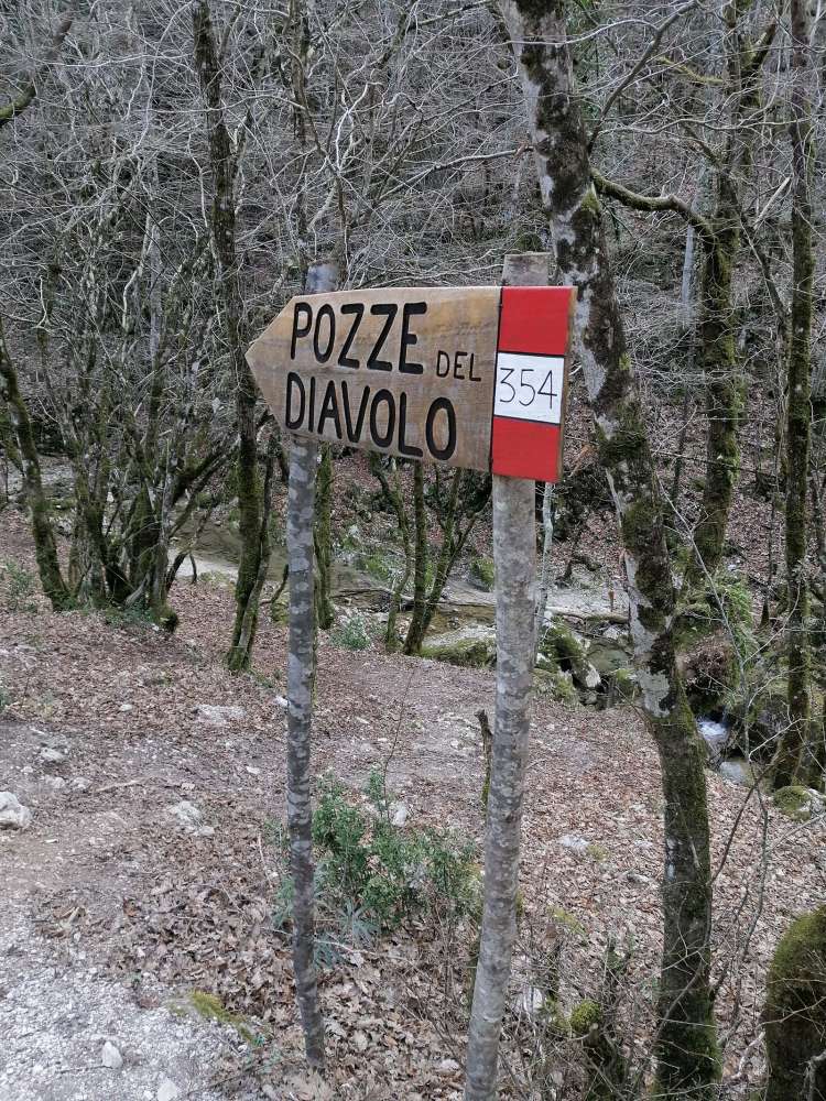 percorso di trekking per visitare le pozze del Diavolo - blog di viaggi