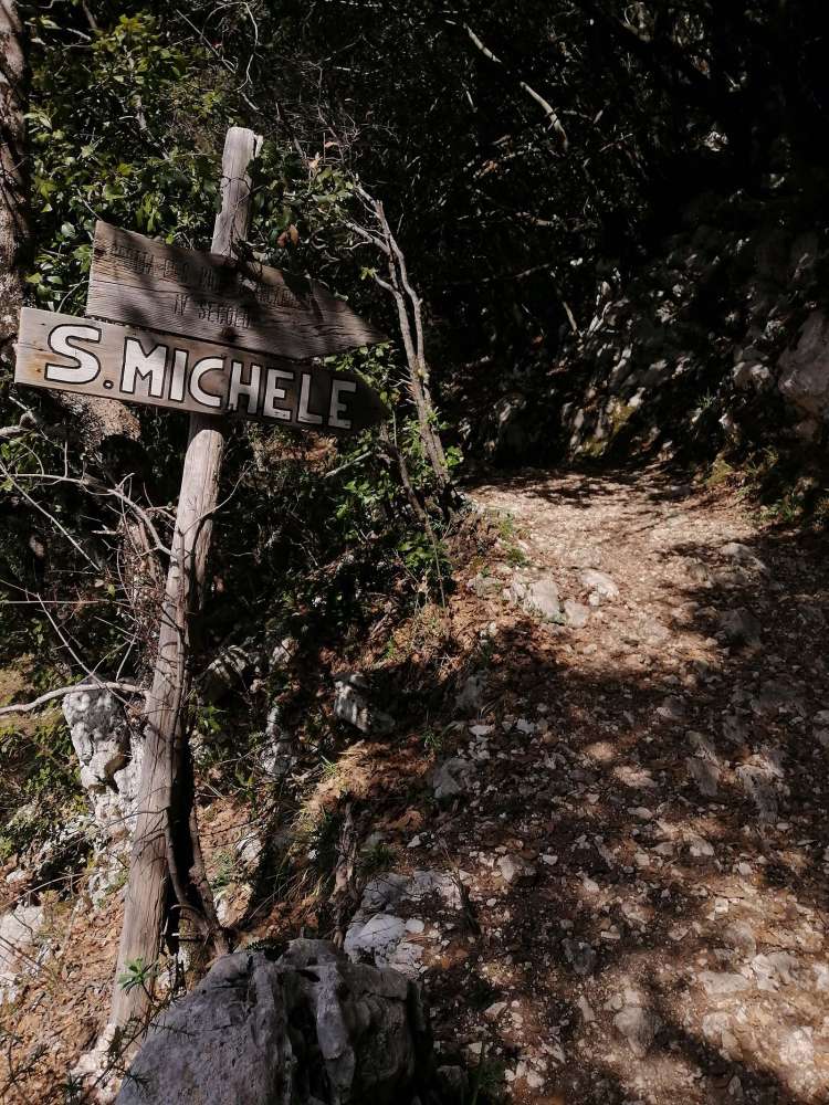 indicazioni per la grotta di San Michele nella Sabina - blog di viaggi