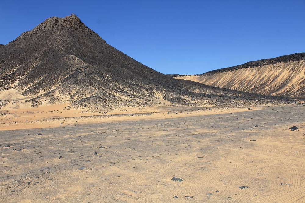 escursione nel deserto nero in Egitto - blog di viaggi