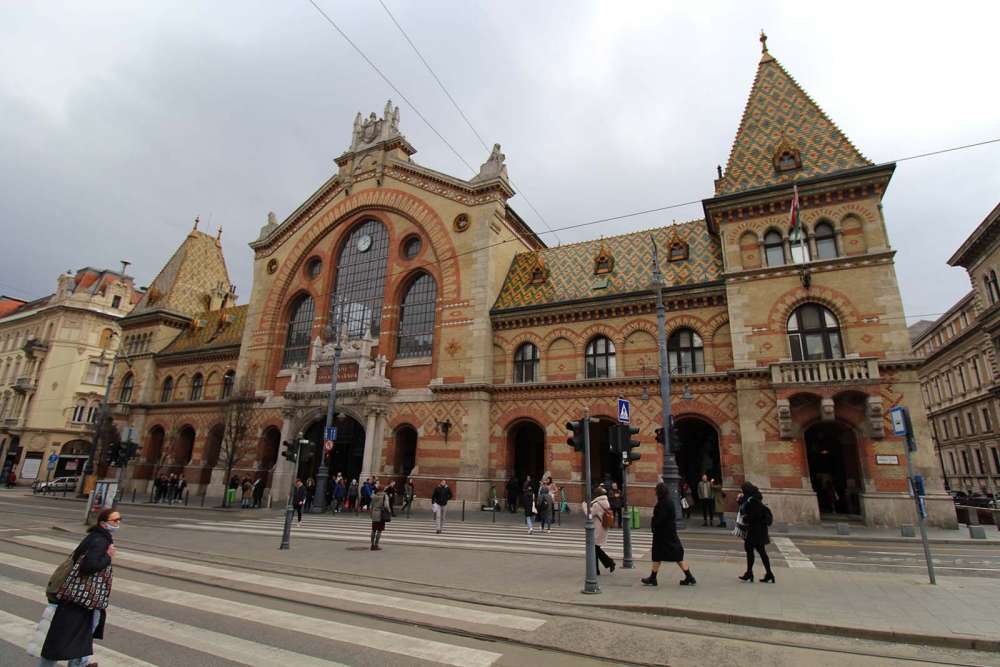 L'ingresso del mercato più grande di Budapest - blog di viaggi