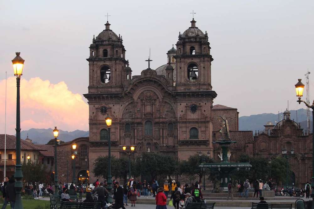 la bellissima chiesa della compagnia di gesù a Cusco in stile barocco - blog di viaggi