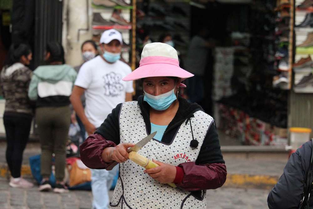 donna peruviana al mercato di Cusco - blog di viaggi