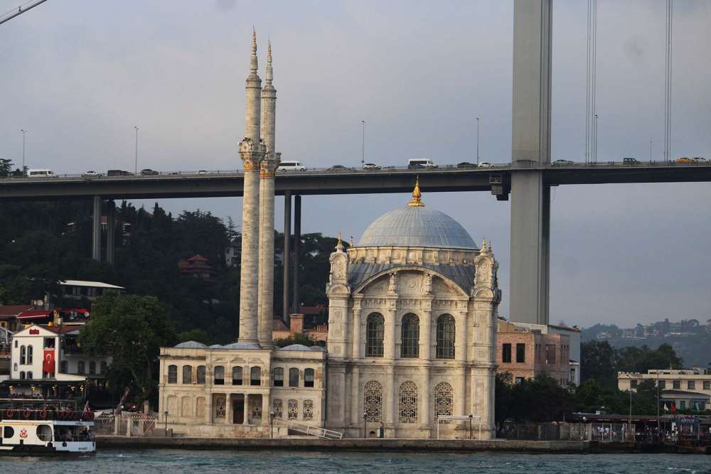 la moschea di Ortakoy dalla crociera sul Bosforo - blog di viaggi