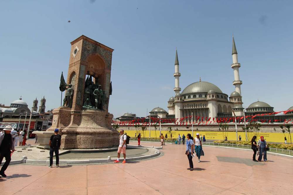 nel cuore della piazza Taksim ad Istanbul - blog di viaggi