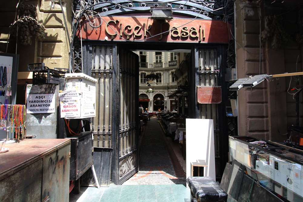 entrare nei Pasaji di Istanbul - blog di viaggi