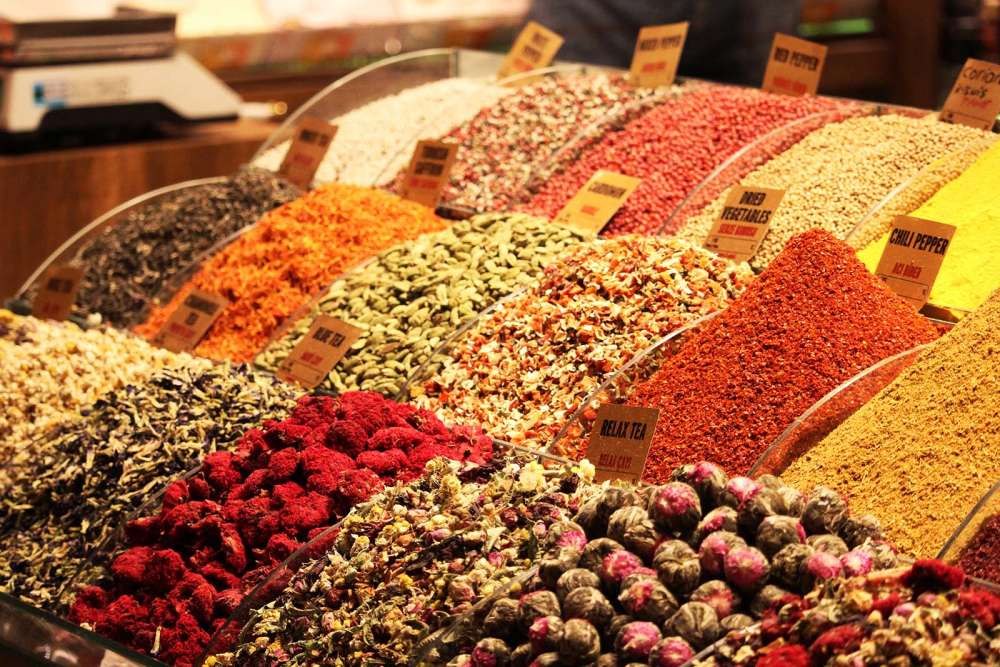 comprare le spezie nel mercato egiziano ad Istanbul - blog di viaggi