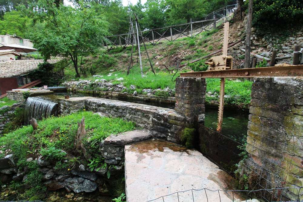 il borgo di Rasiglia: sorgenti e canali attraversano il paese dell'Umbria - blog di viaggi