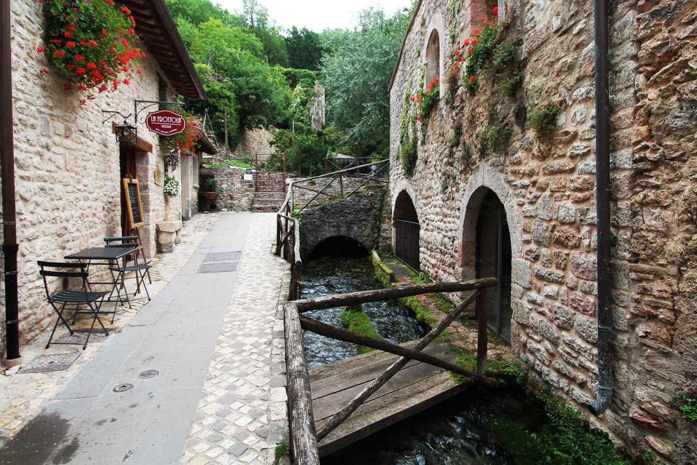 visitare uno dei borghi più belli dell'Umbria - blog di viaggi