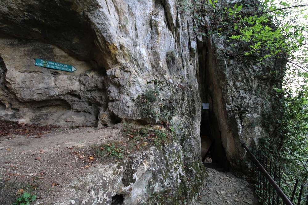 L'accesso alla chiesa rupestre di Ivanovo in Bulgaria - blog di viaggi