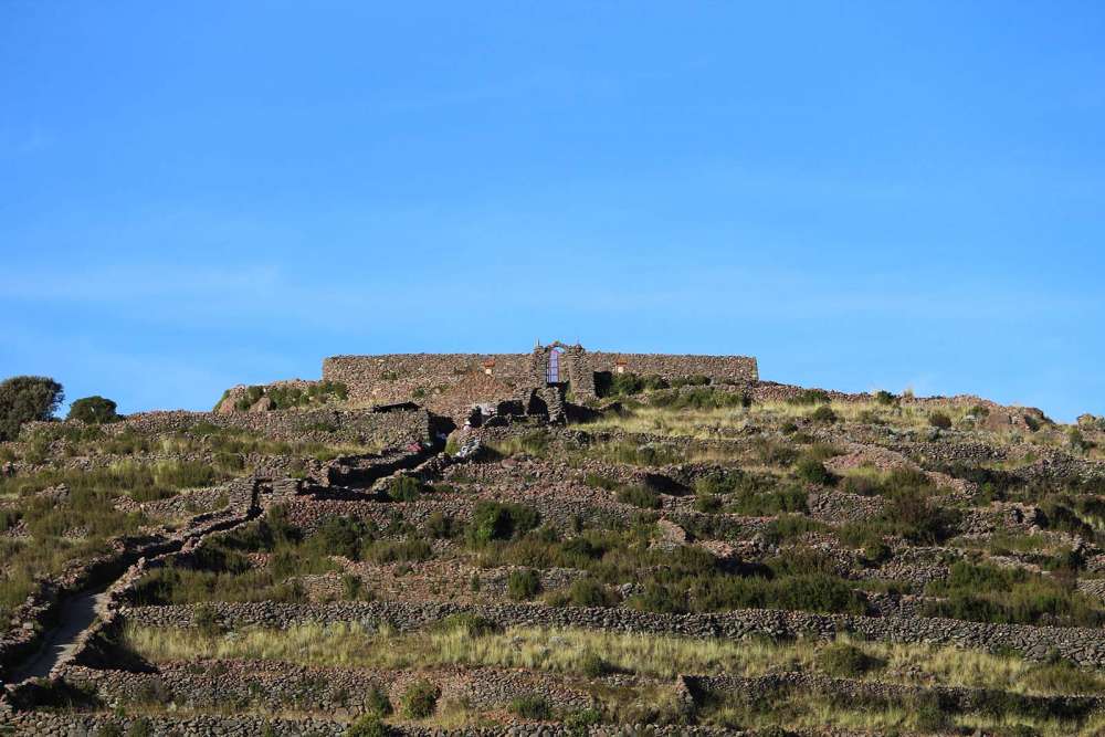 raggiungere il memoriale di Pachamama sull'isola di Amantani  in Perù - blog di viaggi