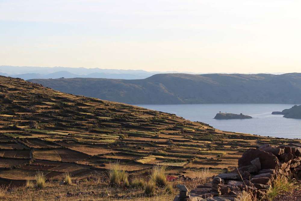 terrazzamenti peruviani sull'isola di Amantani in Perù - blog di viaggi