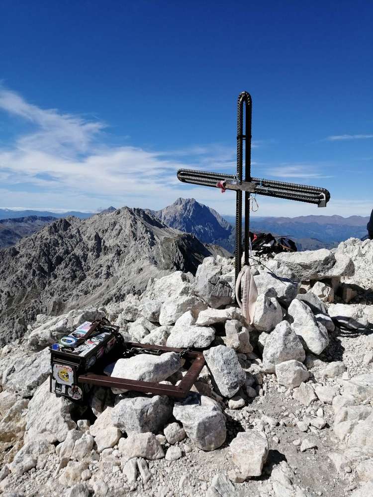 la croce del Monte Camicia sul Gran Sasso - blog di viaggi