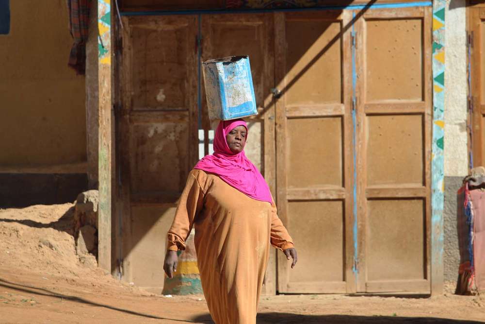 donna nubiana nel villaggio Nubiano vicino ad Assuan - blog di viaggi