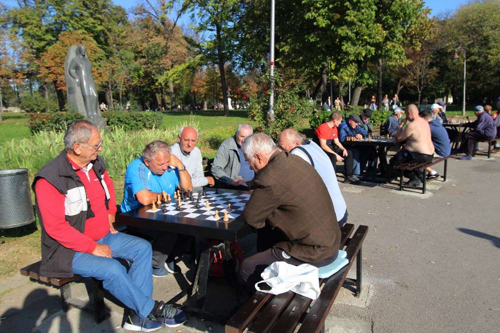 giocare a dama nel parco Kalemegdan a Belgrado - blog di viaggi