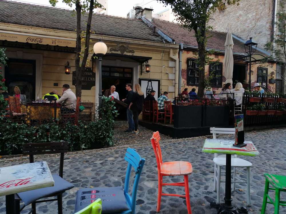 visitare il quartiere Skadarljia e mangiare in una tipica Kafana - blog di viaggi
