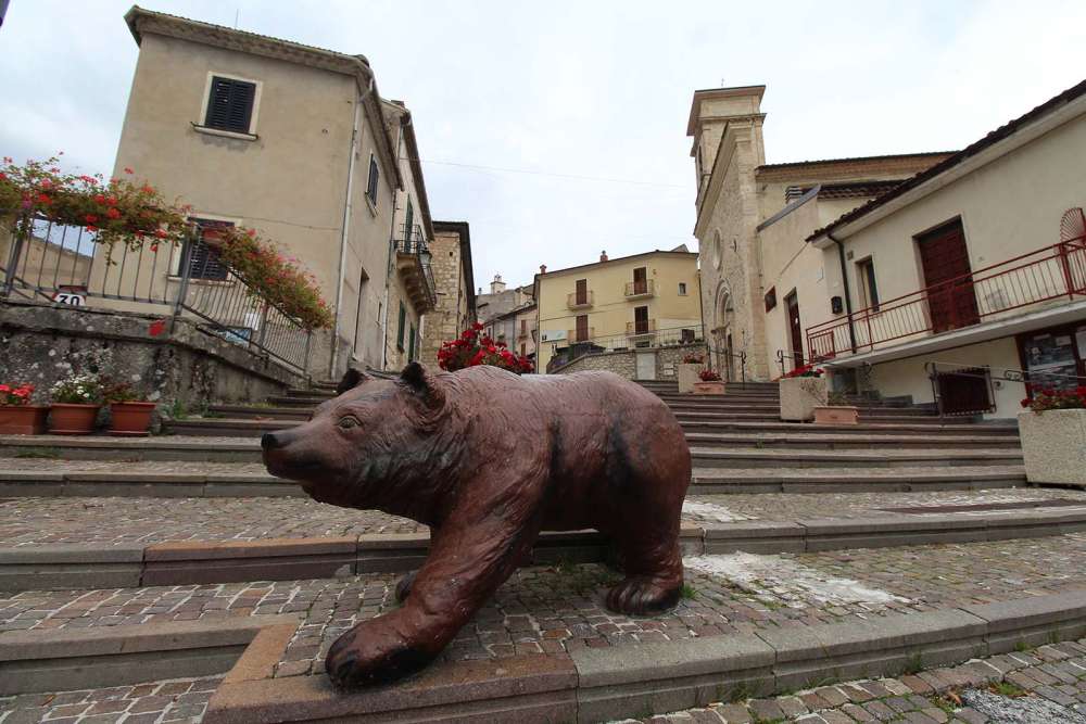 Orso, simbolo del territorio di Villalago in Abruzzo - blog di viaggi