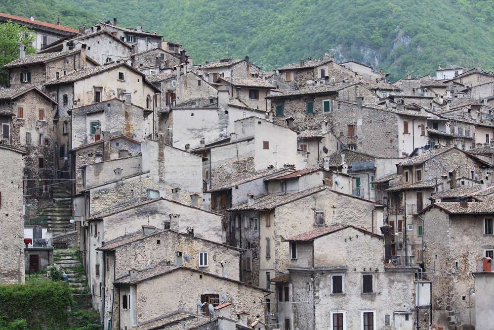 la via dei fotografi a Scanno - blog di viaggi