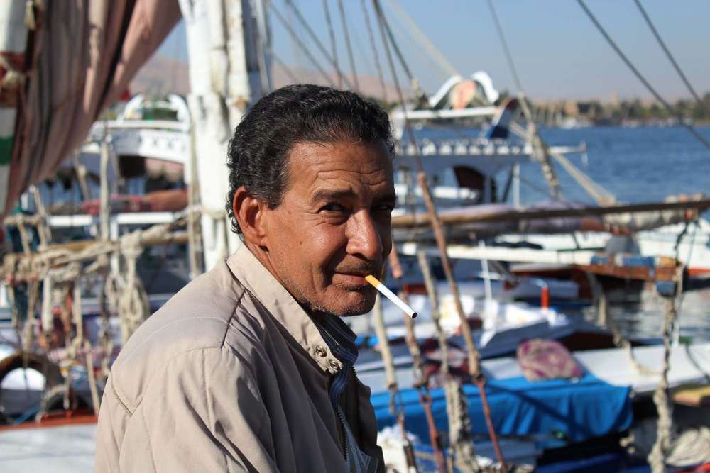 pescatore sul fiume Nilo a Luxor - blog di viaggi