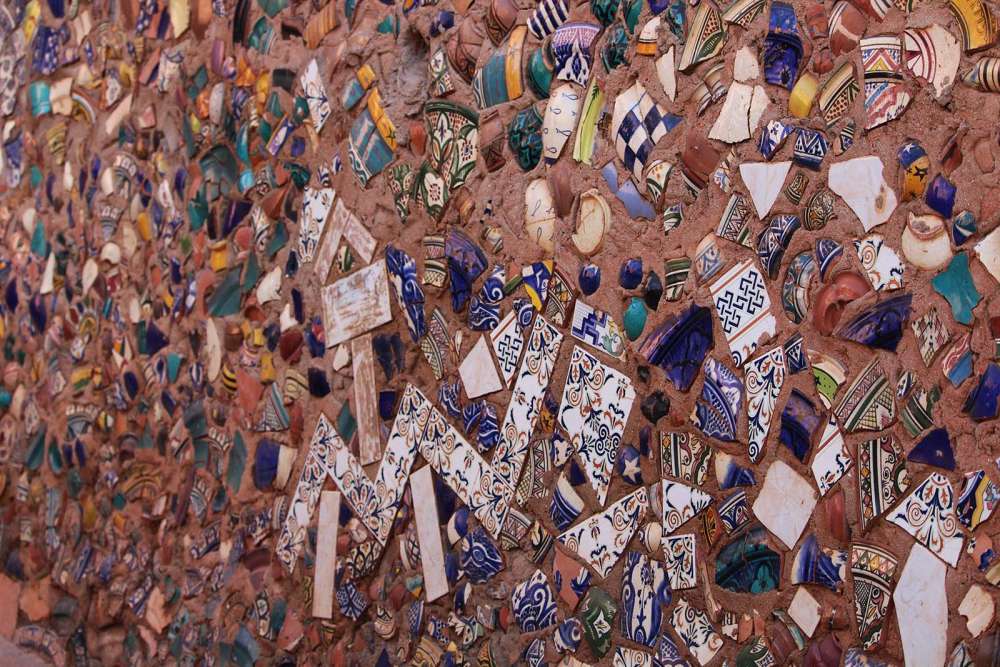conci di ceramica per decorare i muri della medina - blog di viaggi