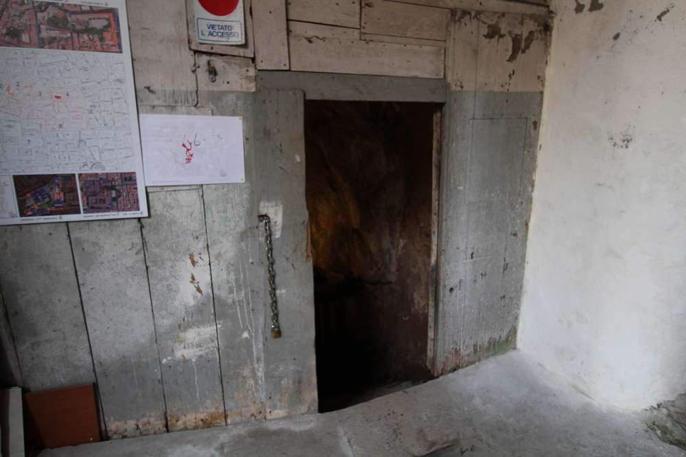 ingresso del rifugio anti aereo in via daniele a Catania - blog di viaggi