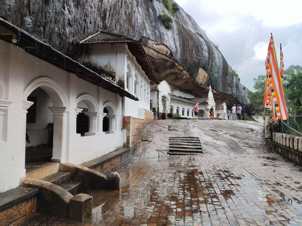 le grotte del tempio d'oro a Dambulla in Sri Lanka - blog di viaggi