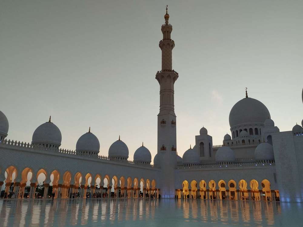visitare la moschea di Abu dhabi al tramonto - blog di viaggi
