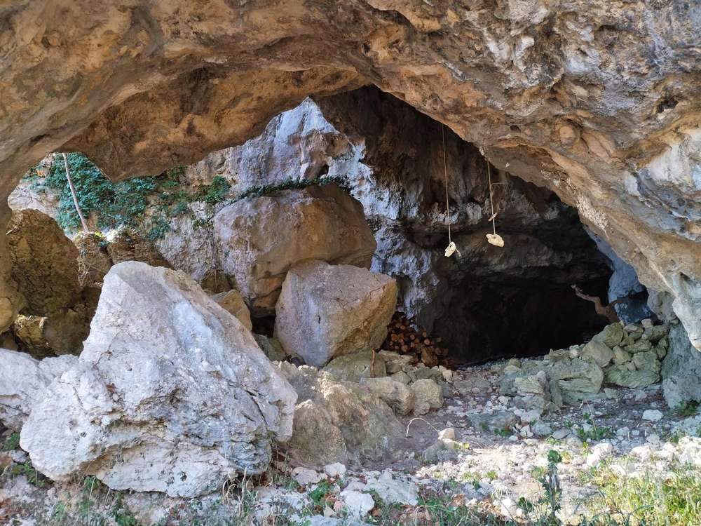 la grotta Fammuca sulla Majella - blog di viaggi