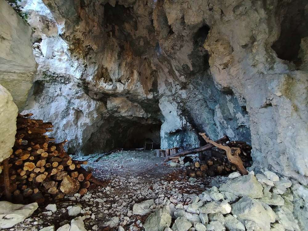 dentro la grotta Fammuca sulla Majella - blog di viaggi