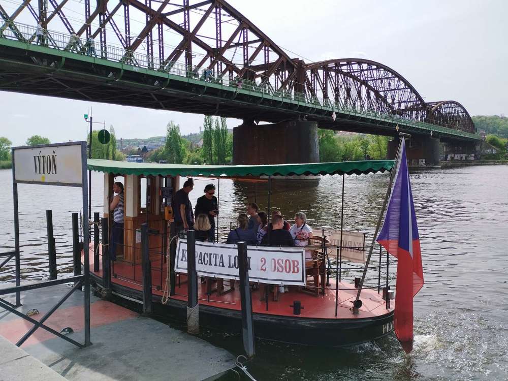 attraversare il fiume Moldava gratis a Praga - blog di viaggi