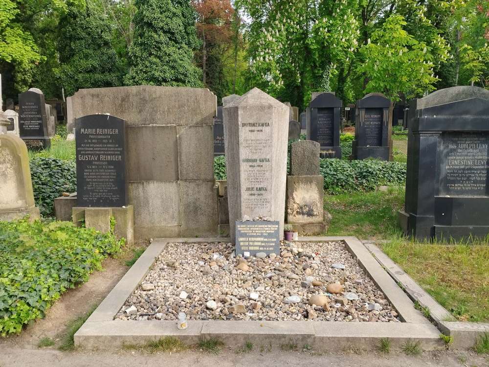 la tomba dello scrittore Franz Kafka a Praga - blog di viaggi