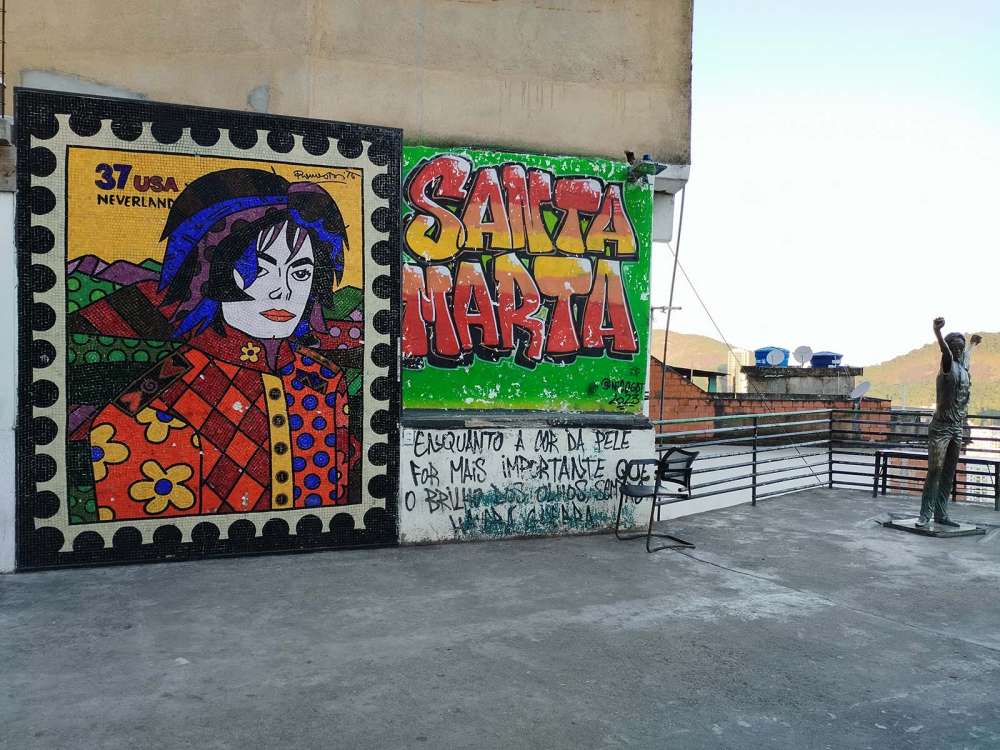 Murales nella favela di Santa Marta a Rio - blog di viaggi
